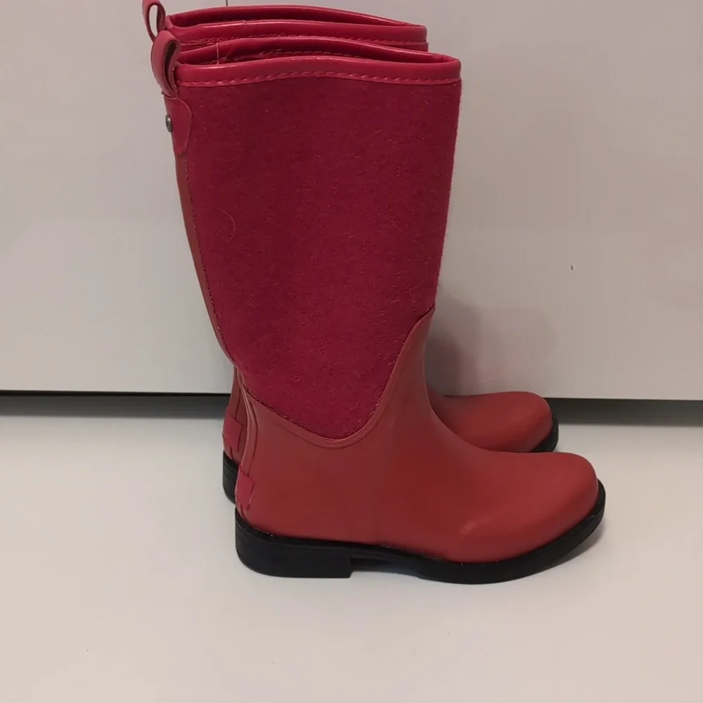 UGG Australia Wendell Reignfall Red on Red Lined Women’s US 7
